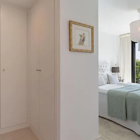 Apartman Modern With Sea View