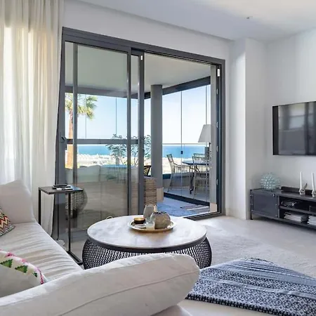 Modern With Sea View Apartmán