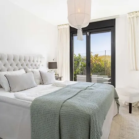Modern With Sea View Apartmán *