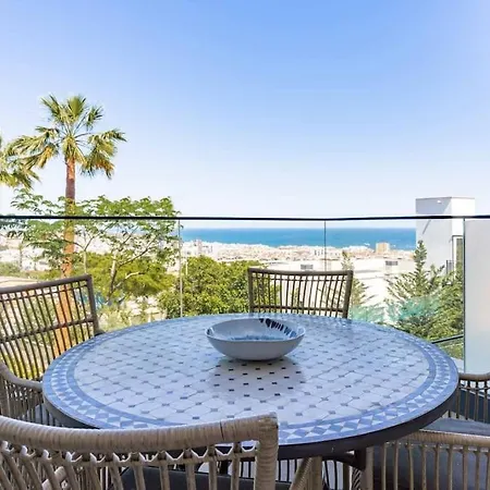 Modern With Sea View Apartmán