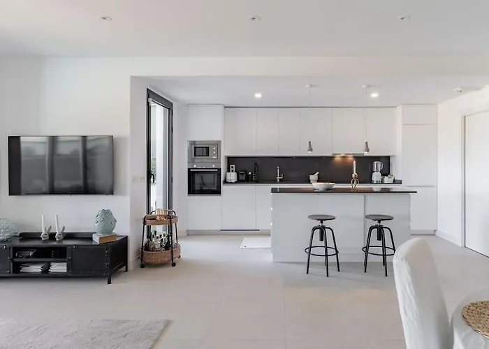 Modern With Sea View Apartment